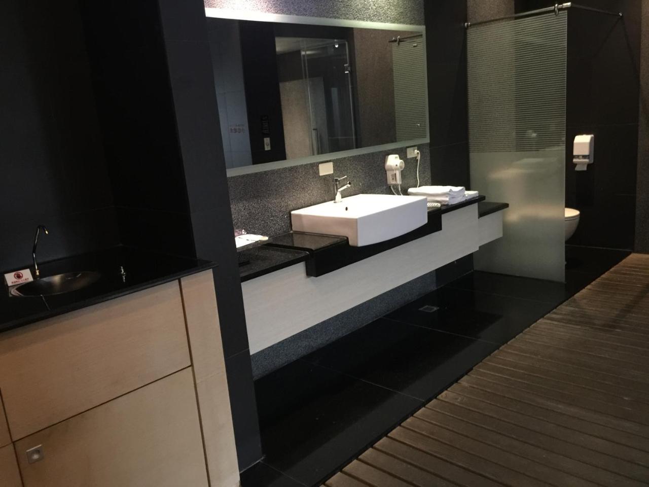 Li-Gin Motel Чиай Сити Екстериор снимка
