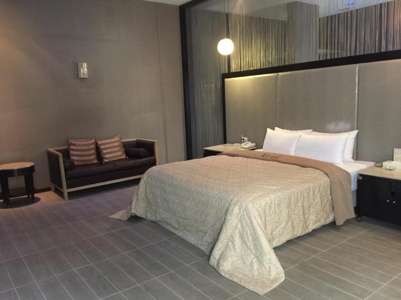 Li-Gin Motel Чиай Сити Екстериор снимка