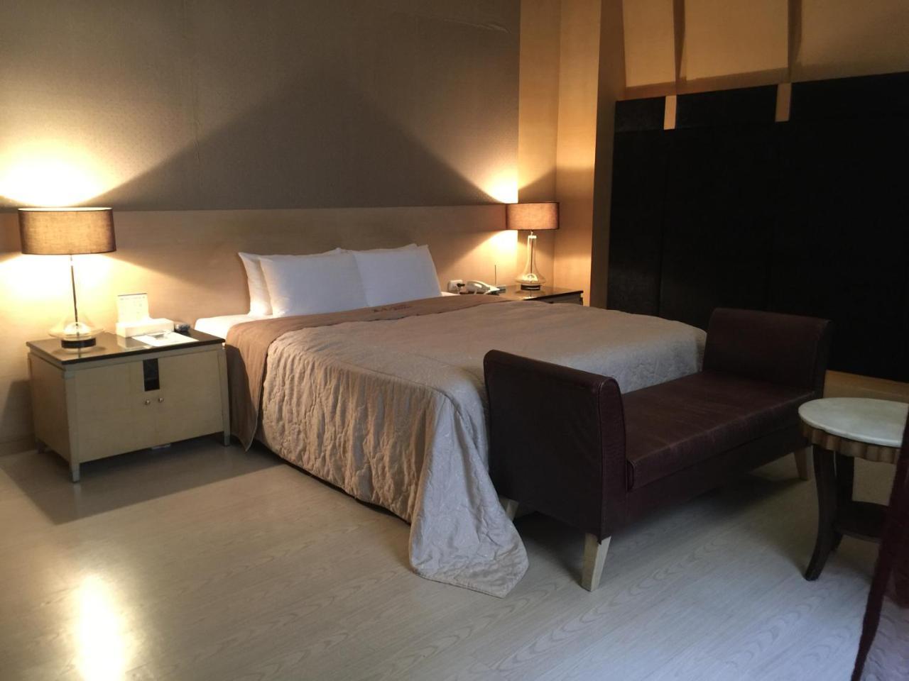 Li-Gin Motel Чиай Сити Екстериор снимка